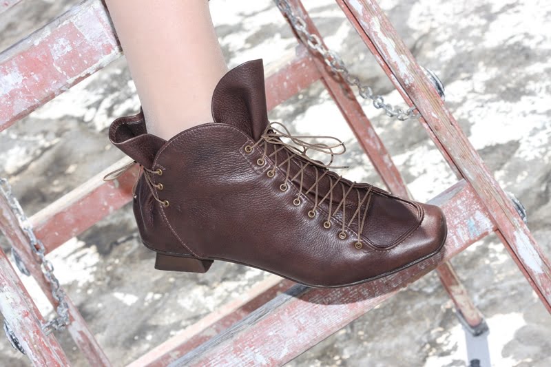 Low-boot-d-laces low designer boot with laces