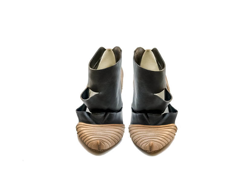 Rolls shoes front Front view of High heels pumps with 3D leather design
