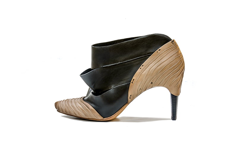Rolls shoes side High heel pumps with engraved leather counters