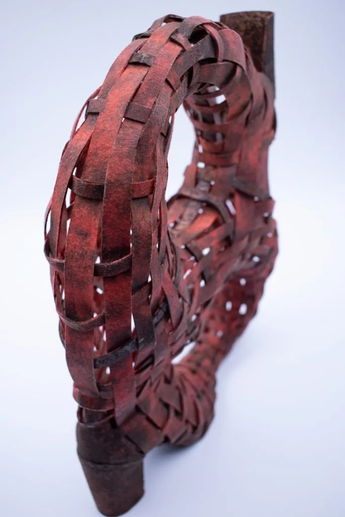 I am crring you-says this sculpture